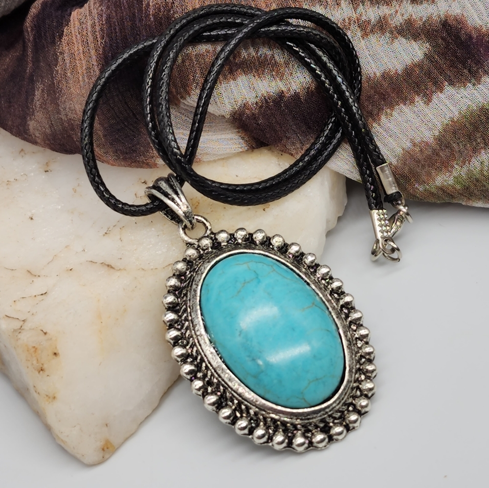 ❤️ Boho Jewelry Classic Medallion Silver Turquoise Stone Pendant Black cord